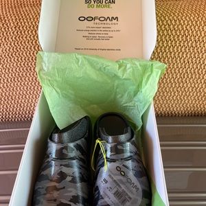 OOFOS brand new limited edition black camo size 8 woman’s clog.